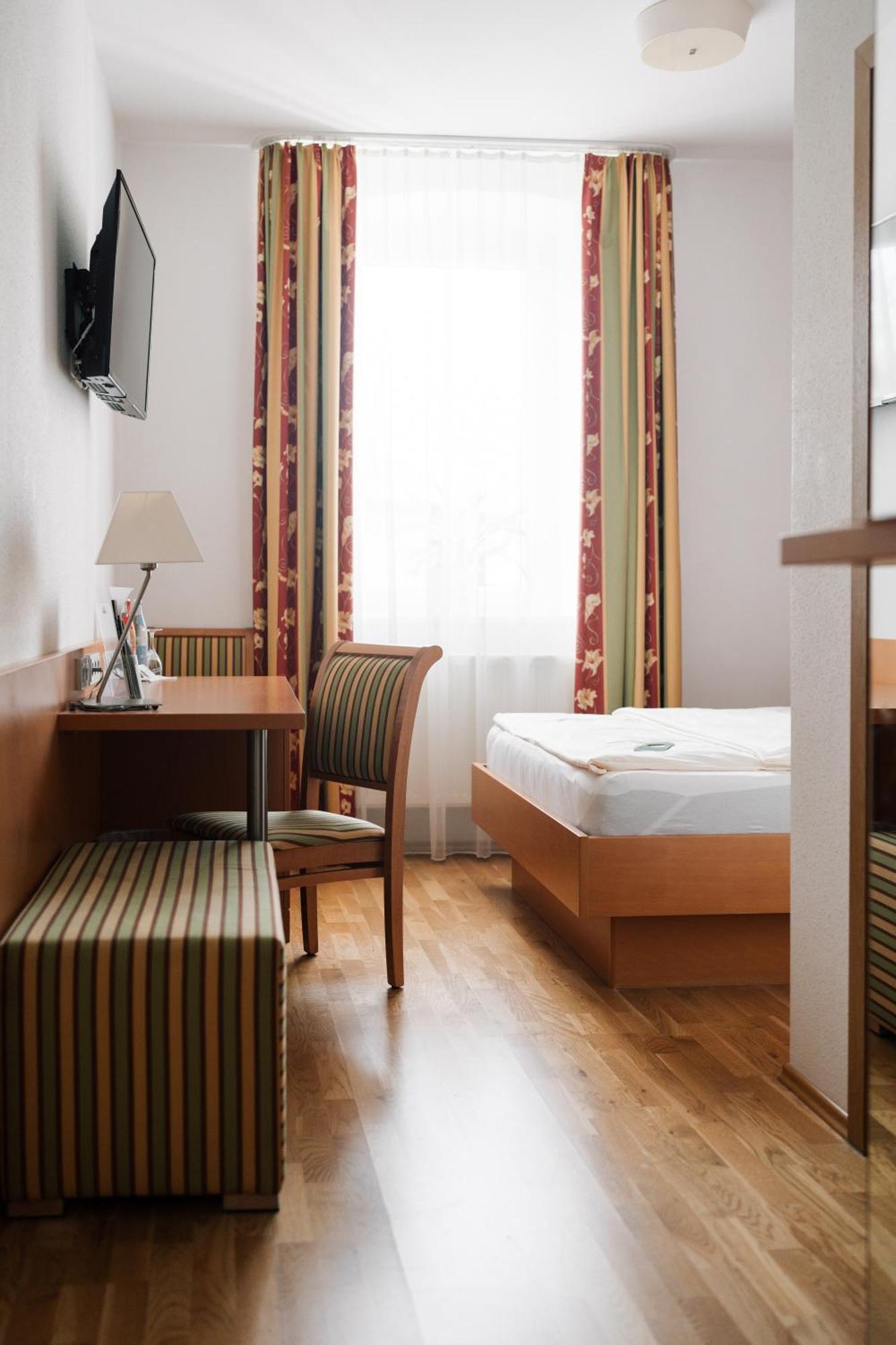 Hotel Weisses Ross Konnersreuth Екстериор снимка